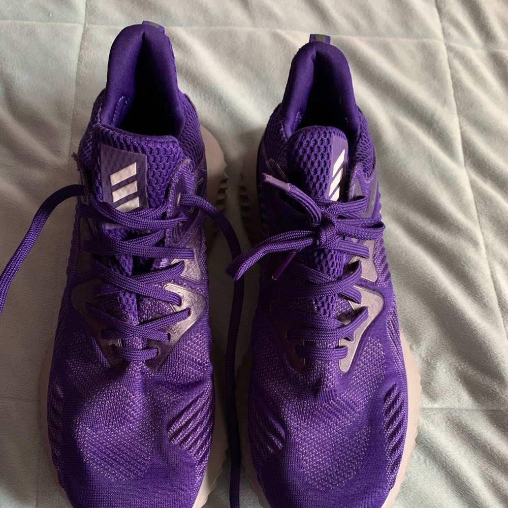 Size 8.5 Adidas alphabounce sneakers